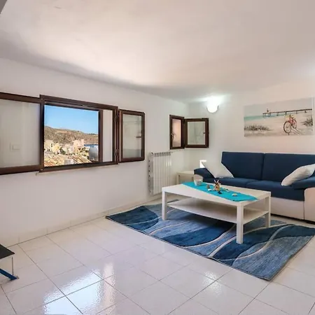 Holiday home La Casa Blu Sul Mare - The Blue House By The Sea *