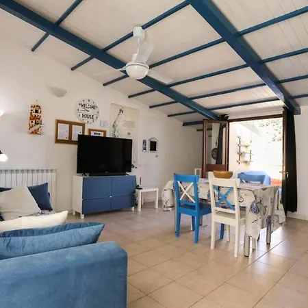 La Casa Blu Sul Mare - The Blue House By The Sea Holiday home Castellammare del Golfo